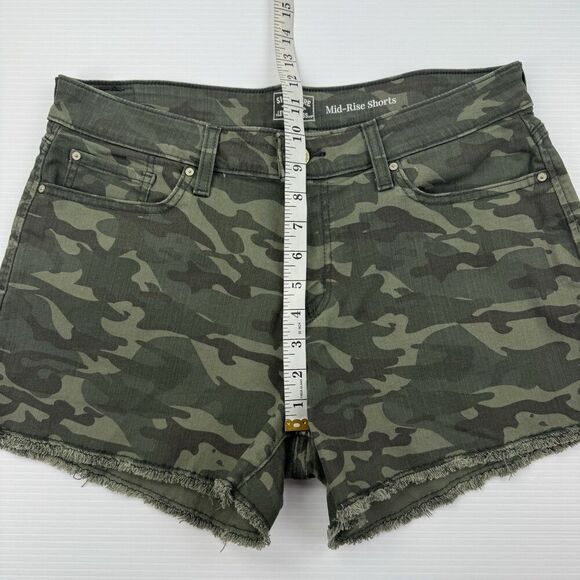 Signature Levi Strauss Gold Mid-Rise Camo Cutoff Shorts Women’s 10 W30 - Picture 7 of 10